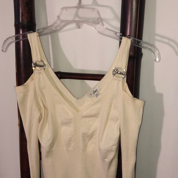 Guess Cream off the shoulder Top - Picture 3 of 5